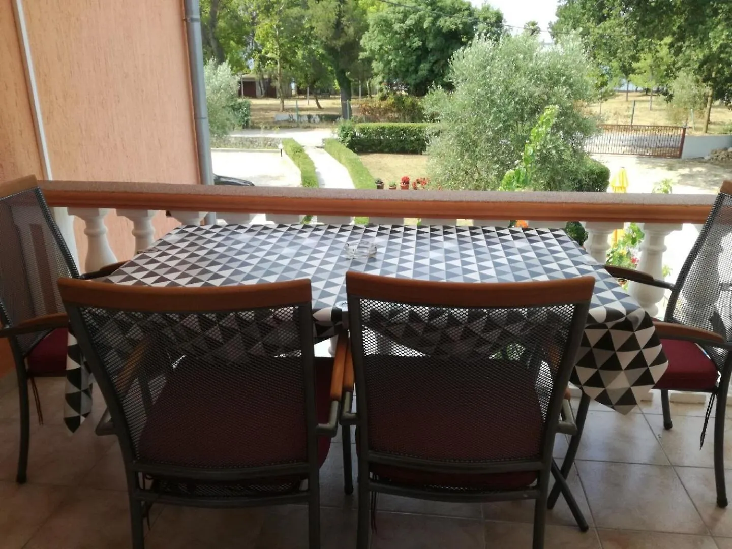 Apartments Darko - 30 M From Beach Sukosan 0*,