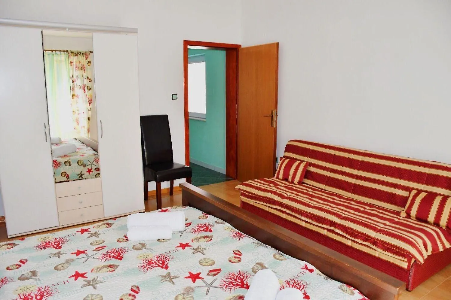 Apartments Darko - 30 M From Beach Sukosan
