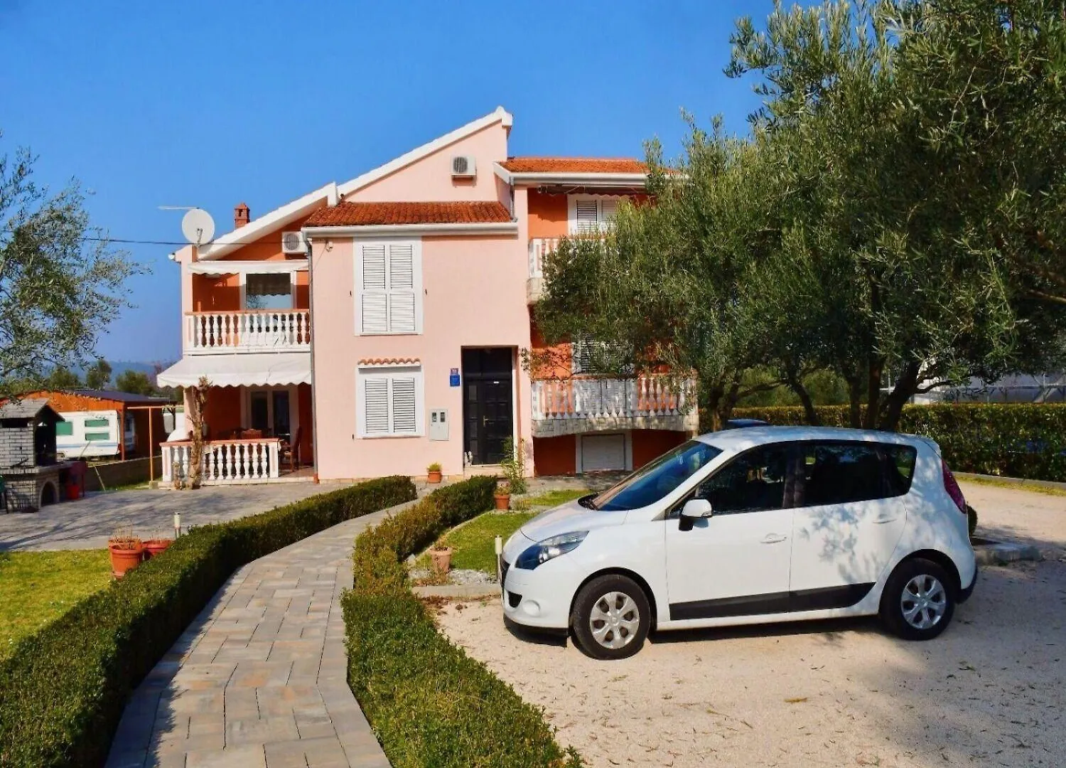 Apartments Darko - 30 M From Beach Sukosan